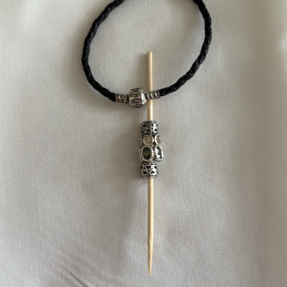 Pandora bracelet and charms bundle - Picture 8 of 8